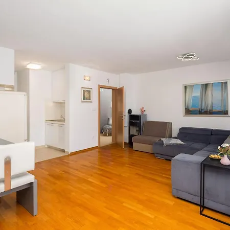 Apartamento Comfortable Penthouse - Sita Podstrana