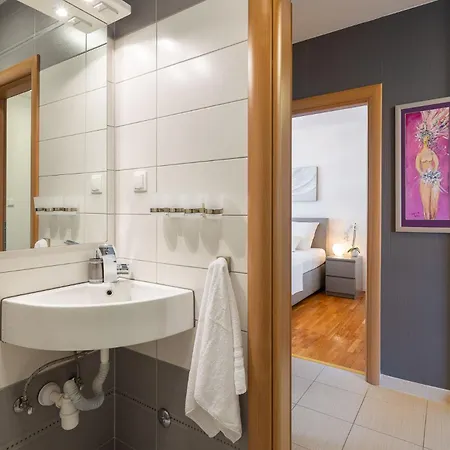 Comfortable Penthouse - Sita Apartment *