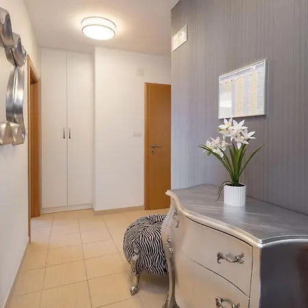 Comfortable Penthouse - Sita Appartement