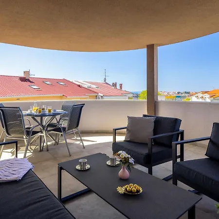Comfortable Penthouse - Sita Apartment Podstrana