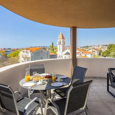 Comfortable Penthouse - Sita Appartement