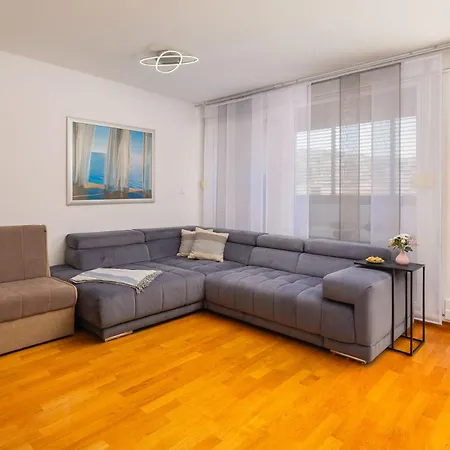 Comfortable Penthouse - Sita Apartment