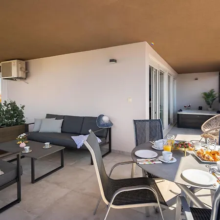 Apartment Comfortable Penthouse - Sita Podstrana