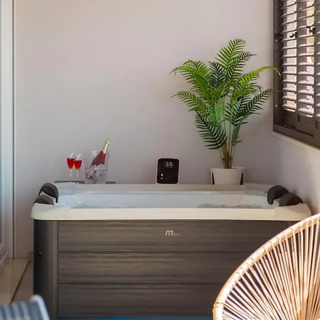 Comfortable Penthouse - Sita Apartment